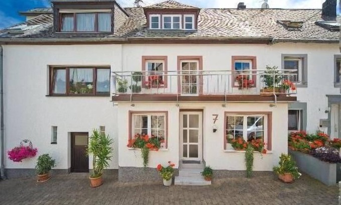Niederemmel House | Small, cozy * * * Holiday house invites you to linger.