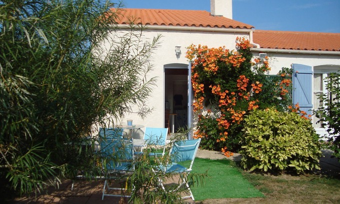 Bourgenay House | Small detached house with large enclosed garden - swimming pool - VERY QUIET