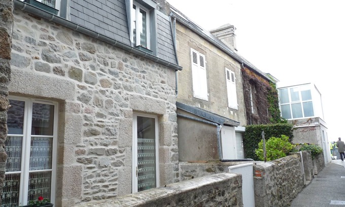Saint-Vaast-la-Hougue House | Small fisherman's cottage. Classified as 3* furnished tourist accommodation