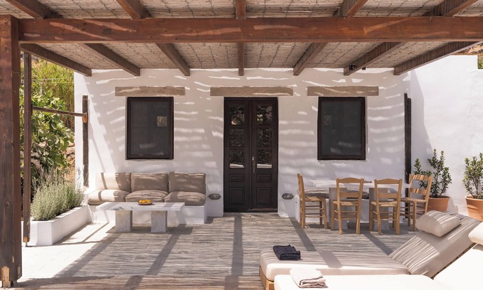 Kampos Cottage | Small house in the fields