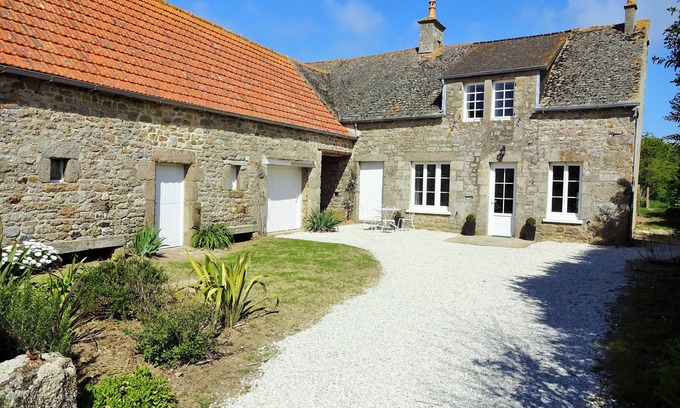 Vicq-sur-Mer House | Small house near Barfleur. Sea view from upstairs.