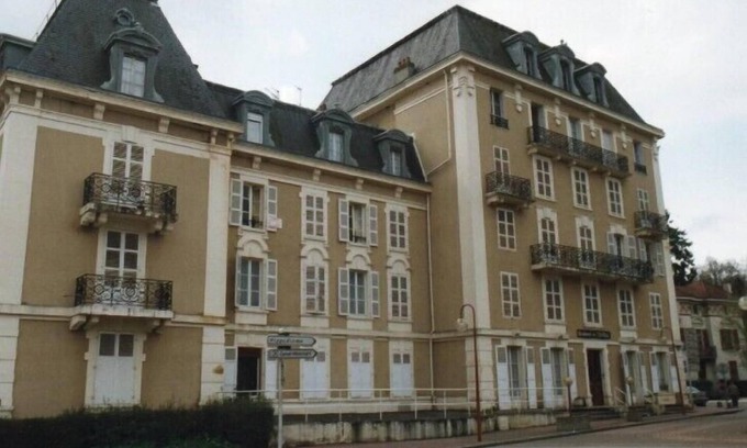Vittel Apartment | Small renovated studio located opposite a spa park.