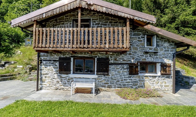 Gambarogno House | Small rustic dream in a quiet location with a view of the mountains