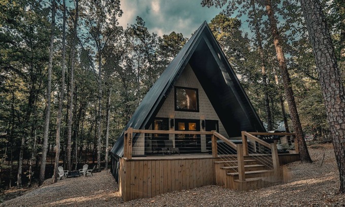 Broken Bow Cabin | Small Space, Big Style 2 Kings + Pets