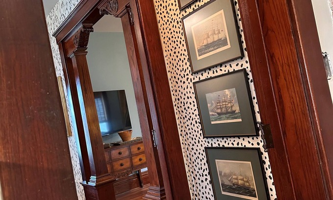 Tonica House | SMALL TOWN STUNNER ! - Under 15 Minutes to Starved Rock !