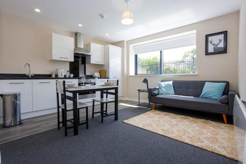 Salford Apartment | Smart 1 Bedroom Apartment in Manchester Sleeps 3