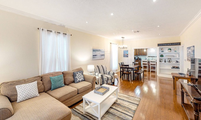 San Jacinto House | Smart Craftsman Home on Seawall | Gulf-View Observatory Deck | 500’ to Beach
