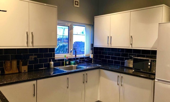 Grangetown House | Smart, Spacious Cardiff Home for 12 w/Parking