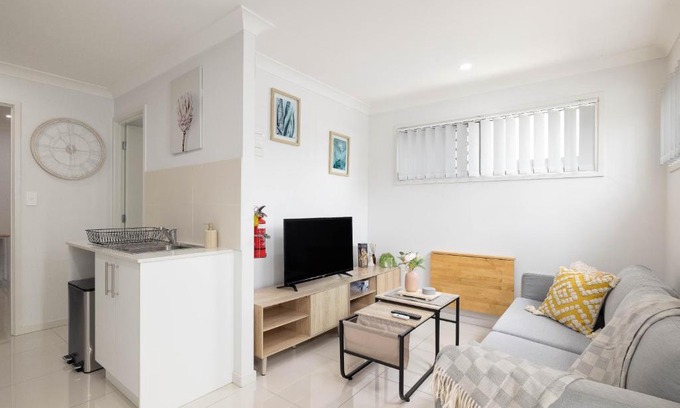 Rocklea Apartment | Smart Suites Self Check-in Apartments - Freney Park