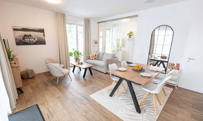 Bad Zwischenahn Apartment | SmartFewo: Storm-free | terrace | sauna | park - Residence by the small sea