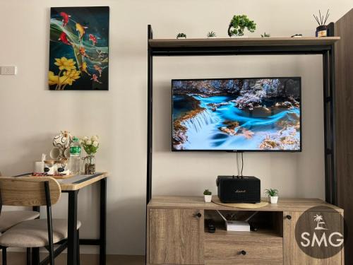 Dasmarinas Apartment | SMG - Studio@Green2: Wi-fi, Netflix, Swim & Relax