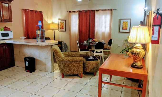 Kingston Apartment | Smile Orange 2 Bedroom Apartment Centrally Located