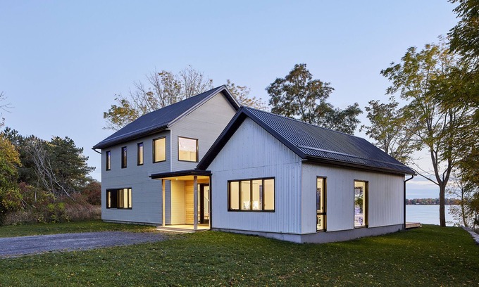Waupoos House | Smith's Bay Waterfront Lake House