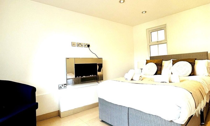 The City of London Apartment | Smithfield Central London Flat With Roof Terrace
