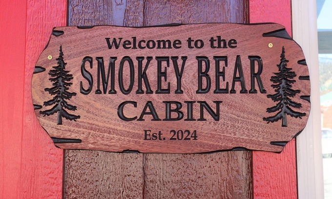 Red River Cabin | Smokey Bear Cabin on Main Street