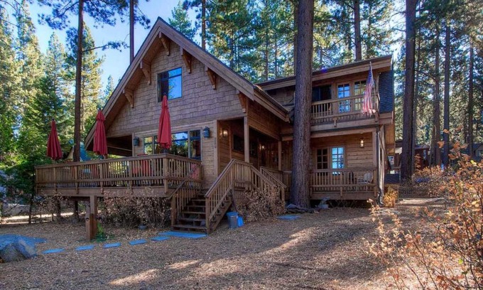Zephyr Cove House | Smokey Joes by Lake Tahoe Accommodations