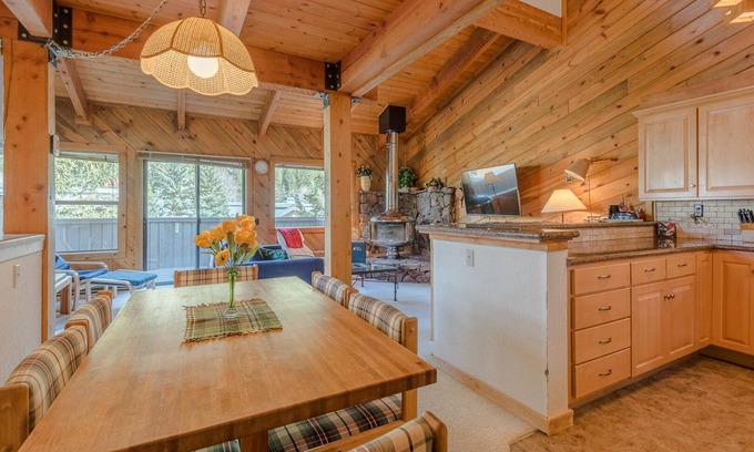 Warm Springs Condo | Smokey Plaza Condo 1 - Cozy Mountain Abode with Scenic View