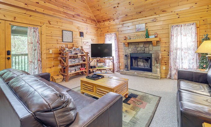 Sevierville Cabin | Smokies Cabin on Douglas Lake w/Resort Pool