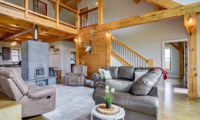 Osage House | 'Smoky Hills Lodge' - 40-Acre Property + Sauna!