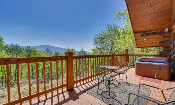 Gatlinburg - Pigeon Forge Cabin | Smoky Mountain Vacation Rental Cabin w/Hot Tub!
