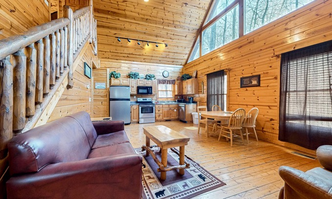 Gatlinburg - Pigeon Forge Cabin | Smoky Mtn cabin w/hot tub, pool table, foosball, & free attraction tickets