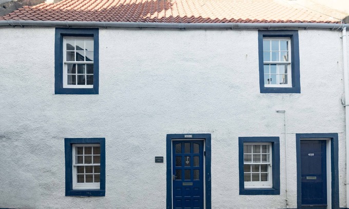 Anstruther Apartment | Smuggler's Well: Cosy retreat in traditional fishing village.