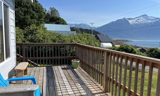 Haines Cottage | Snappers Inn cottage with water views, free bikes, washer/dryer, walk to town