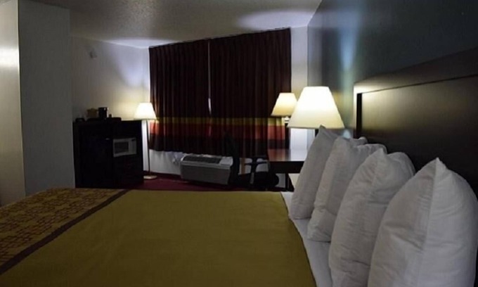 Nokomis Hotel | Snelling Motel
