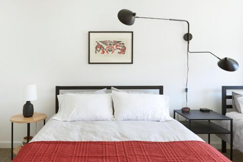Downtown Anchorage Hotel | Snob Hollow Inn Downtown Anchorage