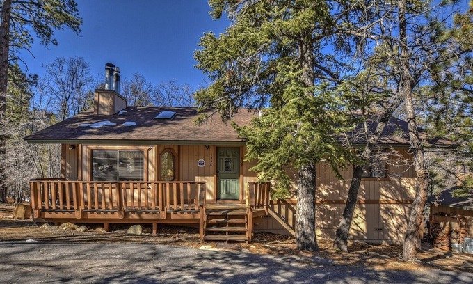 Upper Moonridge House | Snooky Bear's Den by Destination Big Bear : Fantastic Upper Moonridge Location with Spectacular Mountain Views!