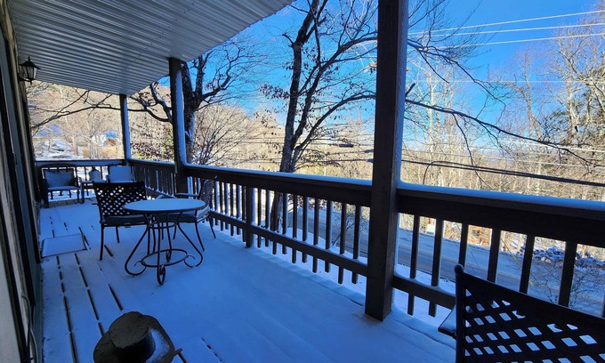 Beech Mountain Condo | Snow Haven: Walk to Resort | Pet-Friendly
