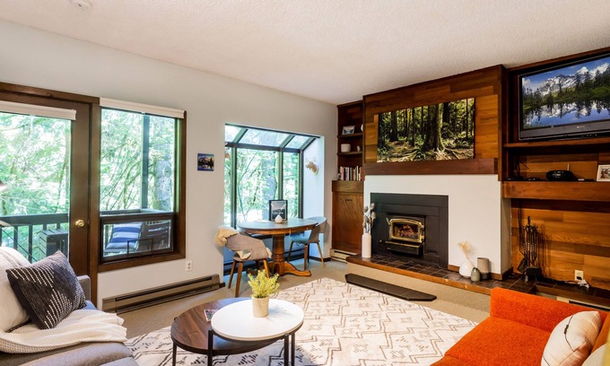Glacier Condo | Snowater Resort ~ King Bed, Wood Fireplace, WIFI, Pet friendly. Pool and clubhouse access!