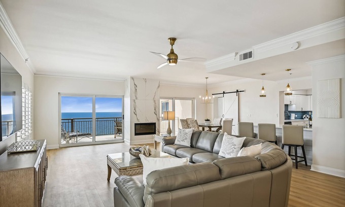 Destin Condo | SNOWBIRD! | Shore Elegance @ Destin Towers | Gulf Front | Perfect Location | Pool & Hot Tub