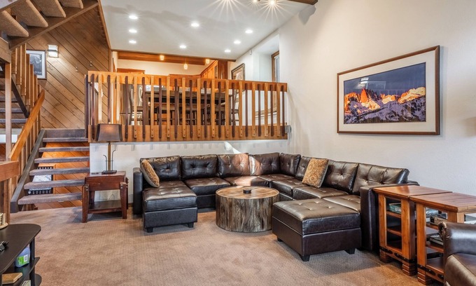 Mammoth Lakes House | Snowcreek #482 - Updated ! 3 Bedroom + Loft, 2 Bathroom, Sleeps 10!