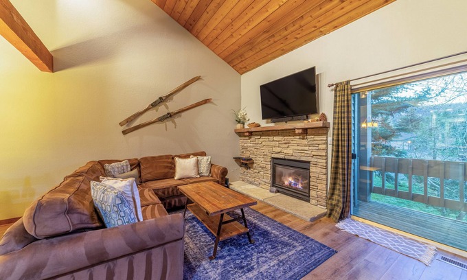 Mammoth Lakes Condo | Snowcreek Pet Friendly Condo Golf Access 352