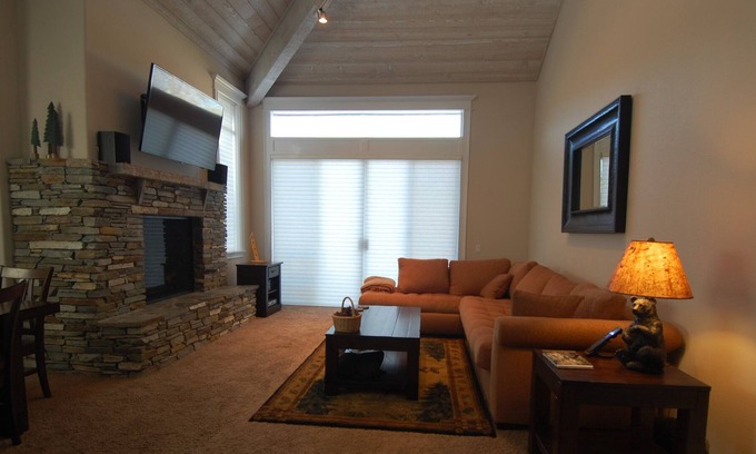 Mammoth Lakes Condo | Snowcreek Resort,516 Golden Creek Road, BTC 4652-0059
