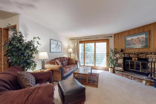 Mountain House Apartment | Snowdance Manor 205