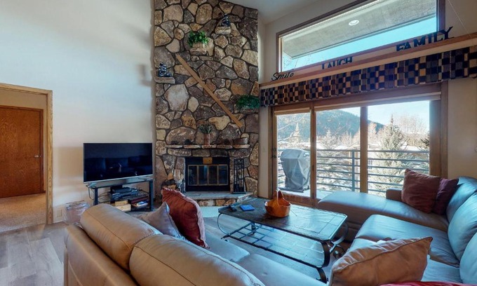 Mountain House Apartment | Snowdance Manor 408
