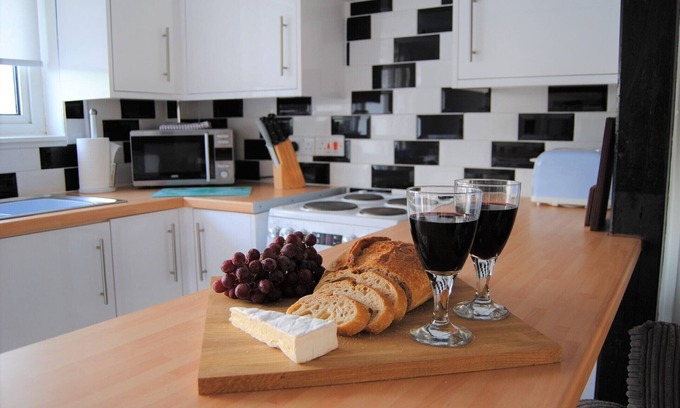 Penisarwaun House | Snowdon Cottage 2 - 10 minutes drive from the base of Snowdon