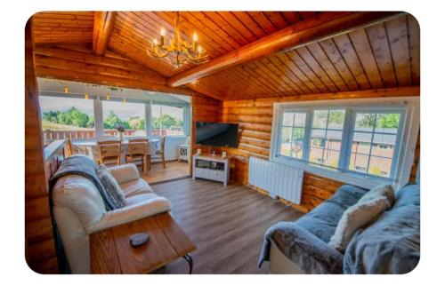 Bronaber Ski Chalet | Snowdonia Escapes# Scenic Log Cabin with Views, WIFI & 2 Double bedrooms