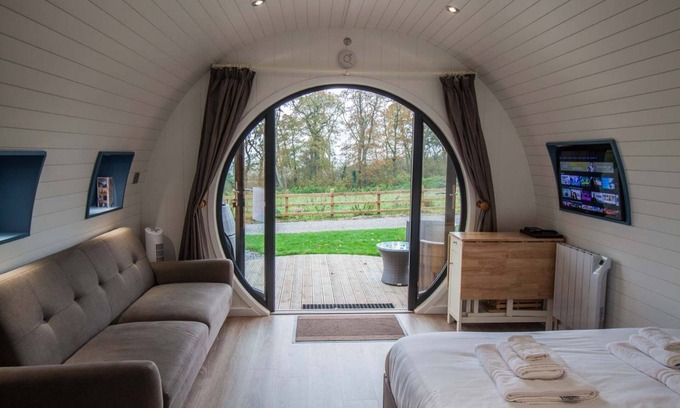Pickering Cabin | Snowdrop Family Glamping Pod | sleeps 4 - Gold Award winning
