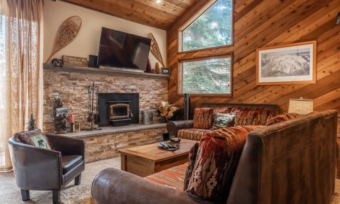 Mammoth Lakes Condo | Snowflower #62 Spacious & Bright, 2 Bedroom & Loft/3 Bath, Sleeps 8