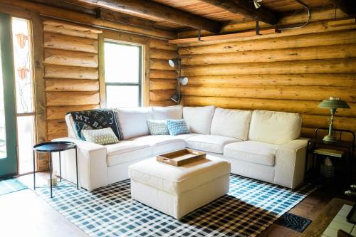 Glacier House | Snowline Cabin 87 - Starlink - Sauna - Sleeps 8 01
