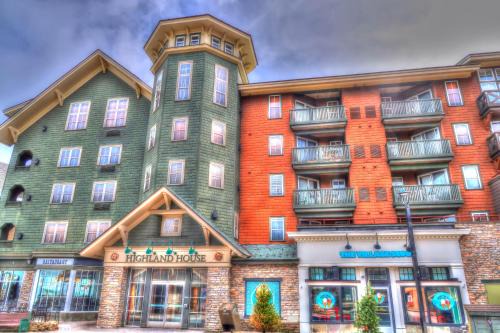 Snowshoe Apartment | Snowshoe Mountain Retreat! Ski in and Out!