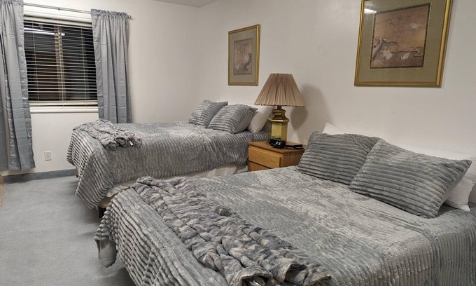 Hot Springs Cabin | Snug and Welcoming Room in Cabin - Room 114