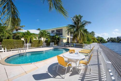 Seven Mile Beach House | Snug Harbour View Condo #4