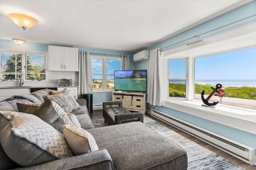 Rye Apartment | Snug Seaside Views From Couch Walk to Beach