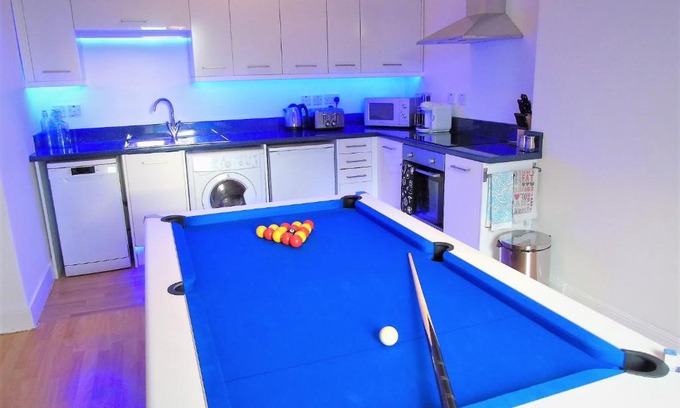 Helensburgh Apartment | Snug - Tùr Sealladh Apartment