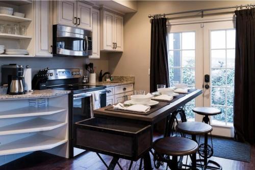 Heber House | Snuggle Down Inn 1BR In Law Basement Suite