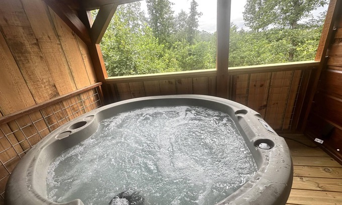 Union Mills Cabin | Snuggle Time -Hot Tub, Fireplace,Hiking,View,Near Asheville ,WiFi